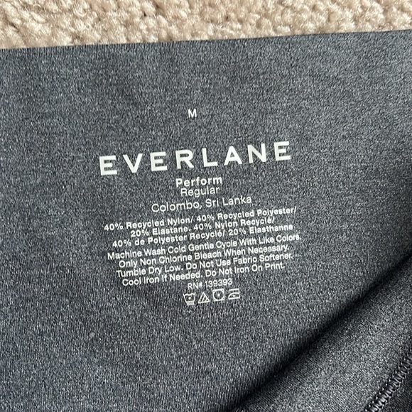 “Everlane: Perform Leggings size medium” - Picture 2 of 6